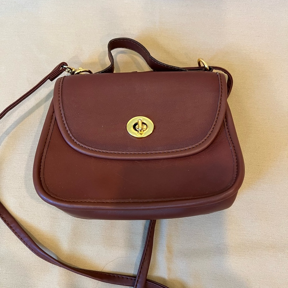 Hillard and Hanson minie brong crossbody